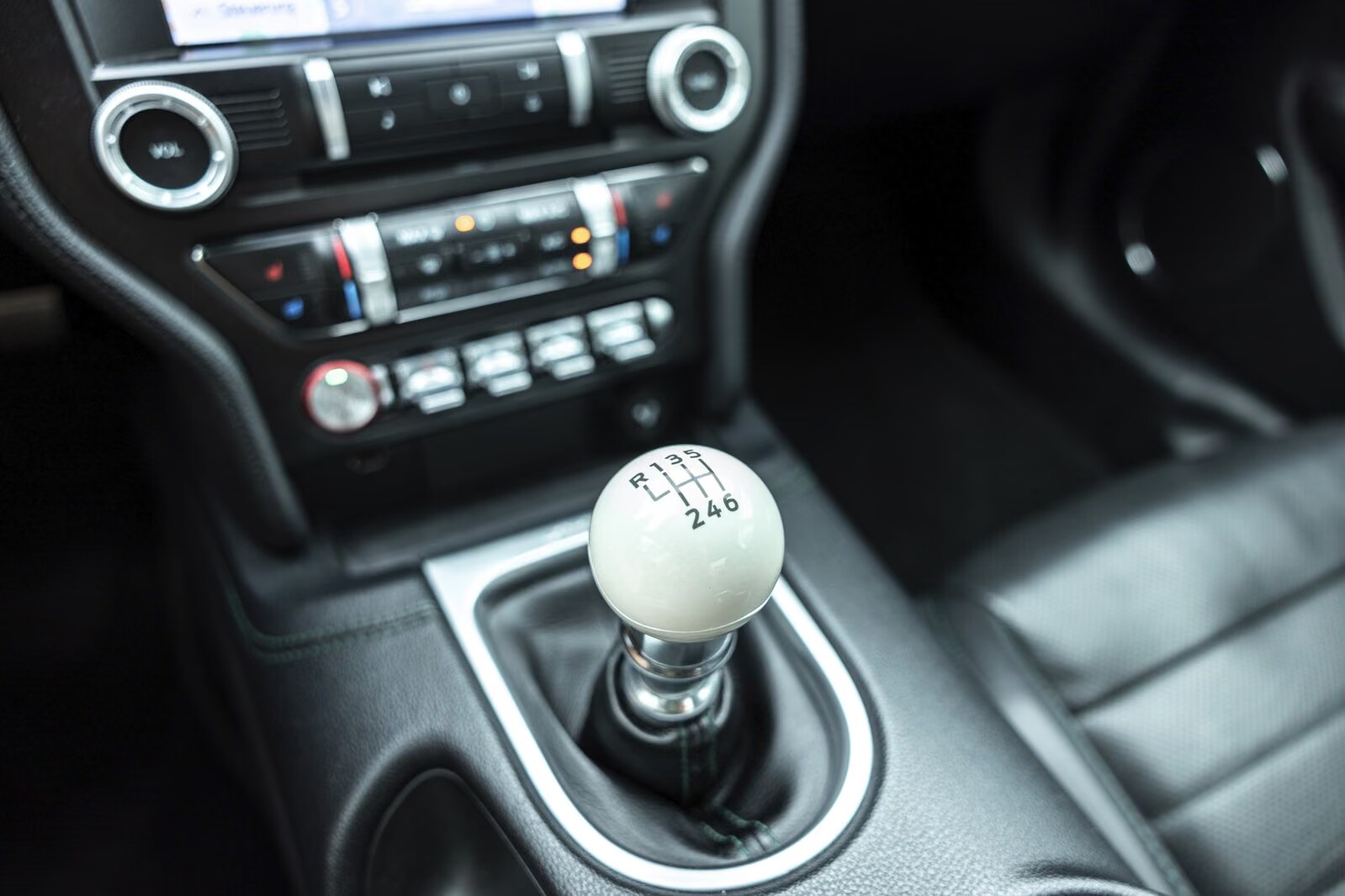 Centre console with the white cue-ball six-speed manual shift knob.