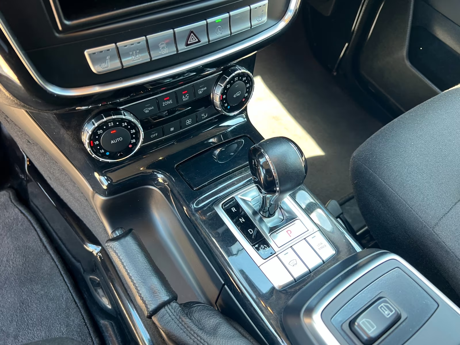 Mercedes-Benz G 350 d Professional 2018 — centre console with climate controls and gear selector