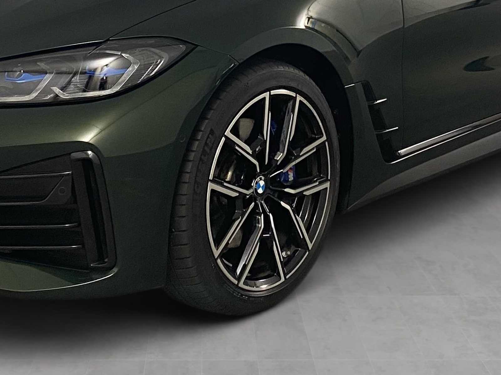 BMW 430i xDrive Gran Coupé 2023 — M light-alloy wheel detail