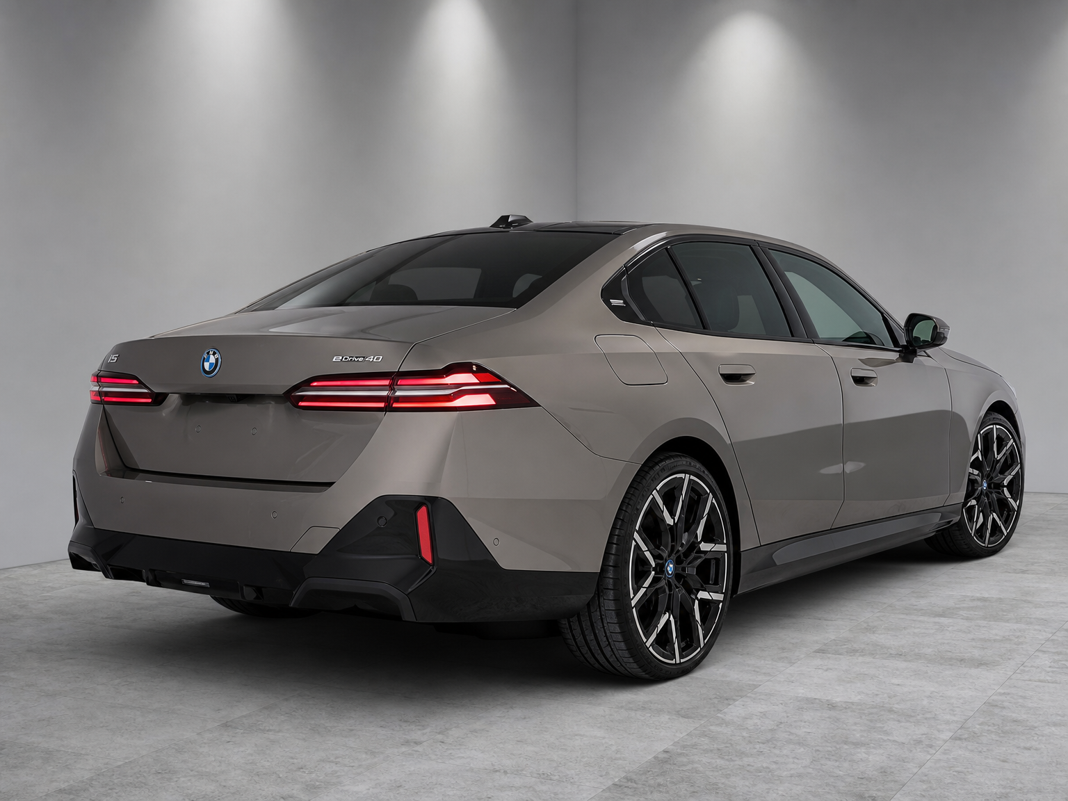 Rear three-quarter view of the BMW i5 eDrive40 M Sport with LED tail lights.