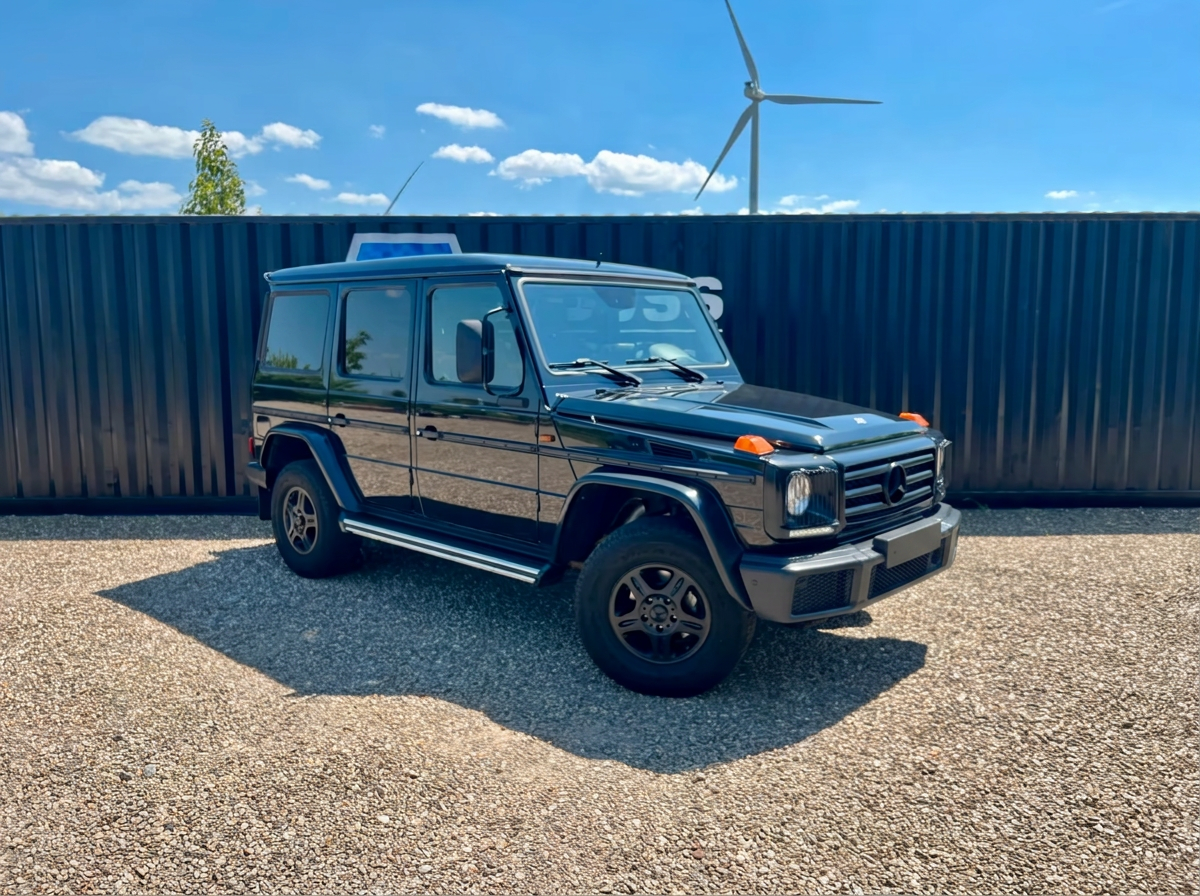 Mercedes-Benz G 350 d Professional 2018 in black — front three-quarter view