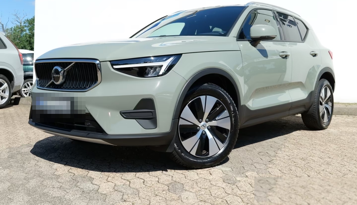 Volvo XC40 B3 in Sage Green metallic, front three-quarter view