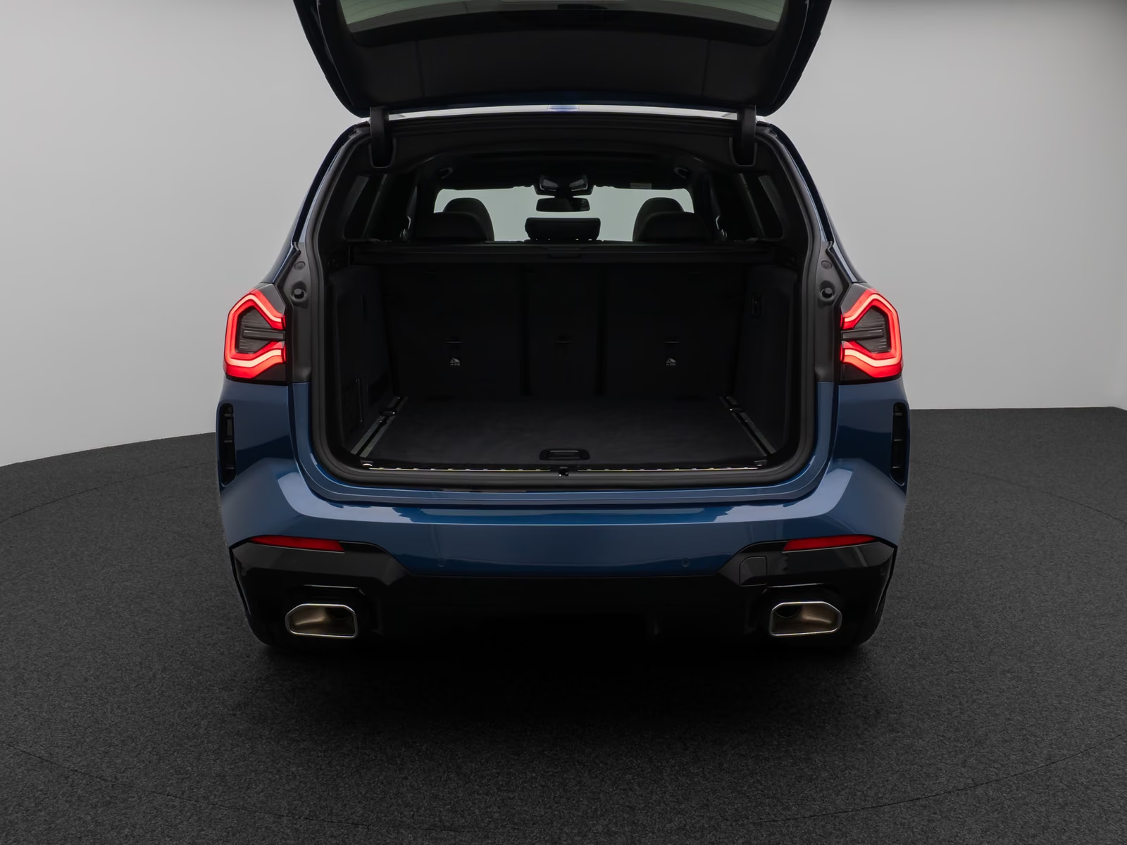 BMW X3 xDrive M Sport — luggage compartment