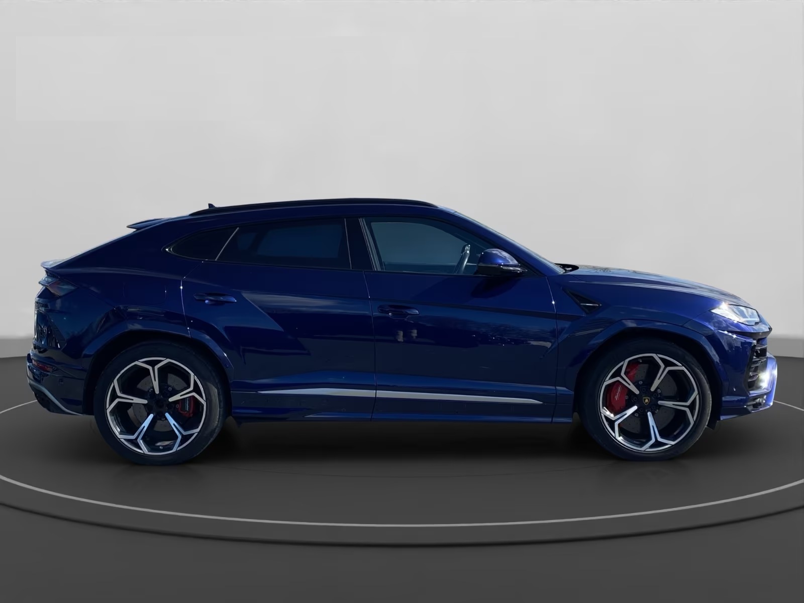 Lamborghini Urus 2018 — side profile with 22-inch Taigete wheels