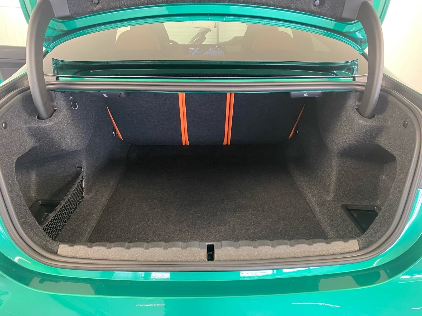 Luggage compartment of the BMW M4 Coupé.